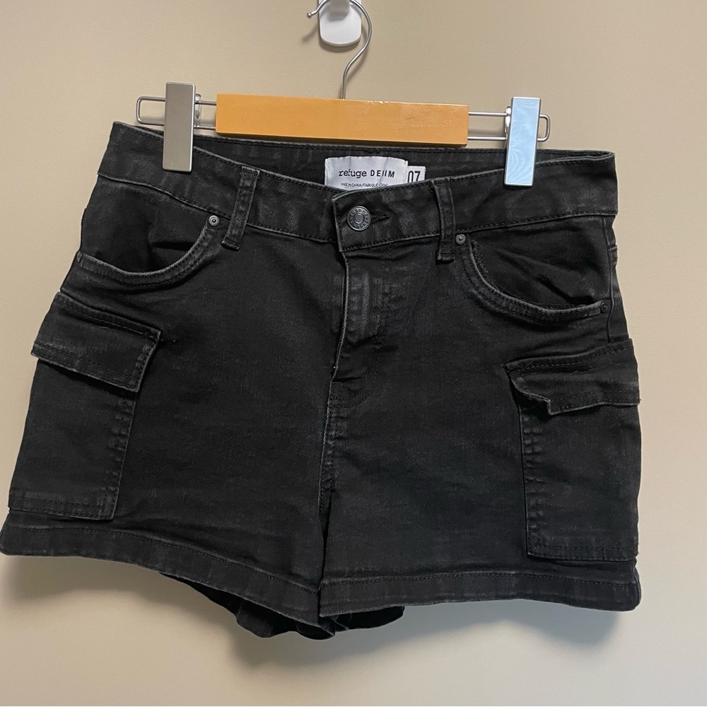 Refuge Denim Black Cargo Jean Shorts Women’s Size 7